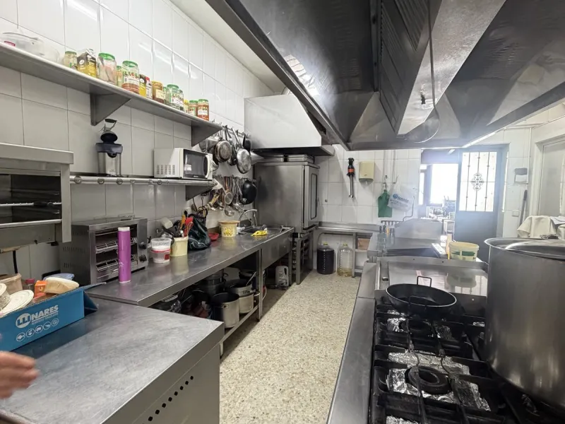Beautiful and spacious restaurant in the heart of Estepona, currently located in one of the best commercial areas.