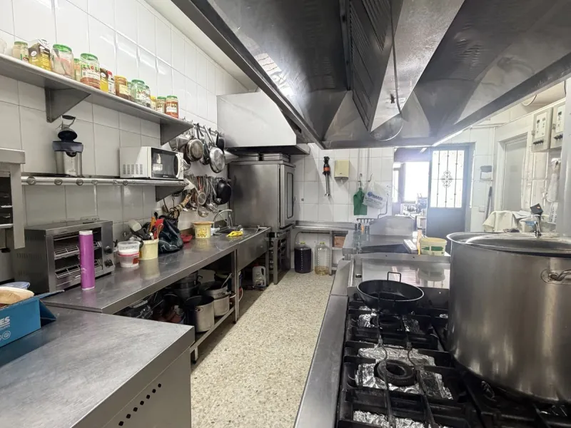 Beautiful and spacious restaurant in the heart of Estepona, currently located in one of the best commercial areas.