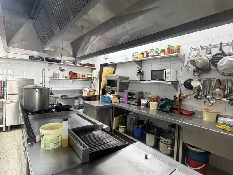 Beautiful and spacious restaurant in the heart of Estepona, currently located in one of the best commercial areas.