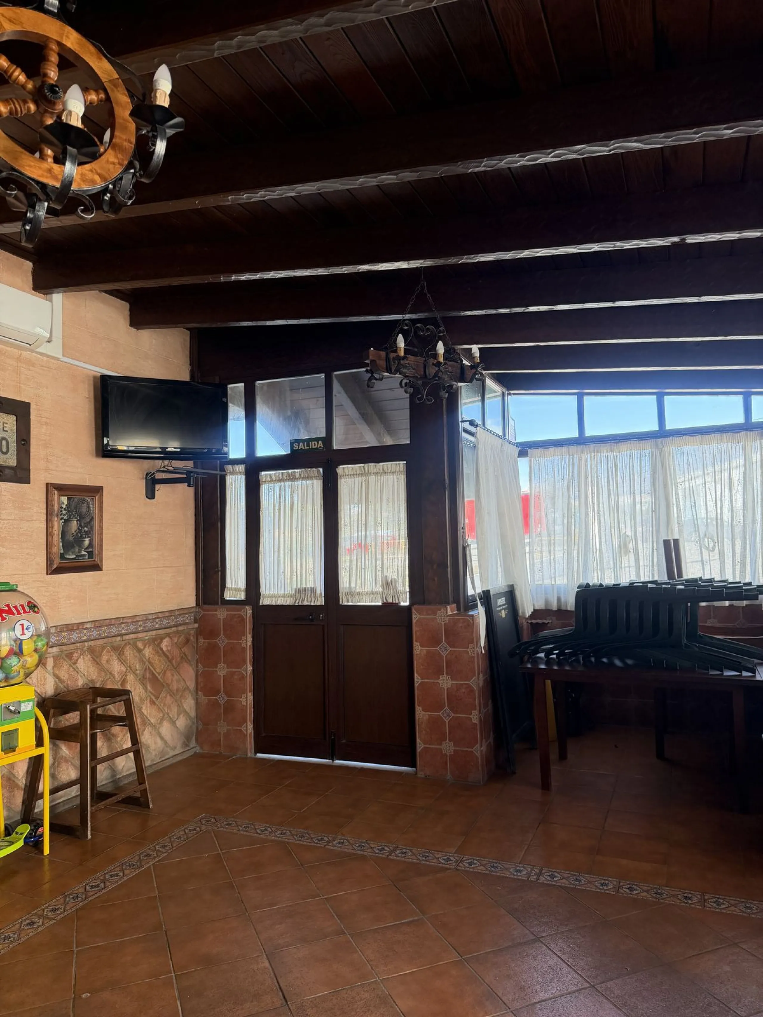Beautiful and spacious restaurant in the heart of Estepona, currently located in one of the best commercial areas.