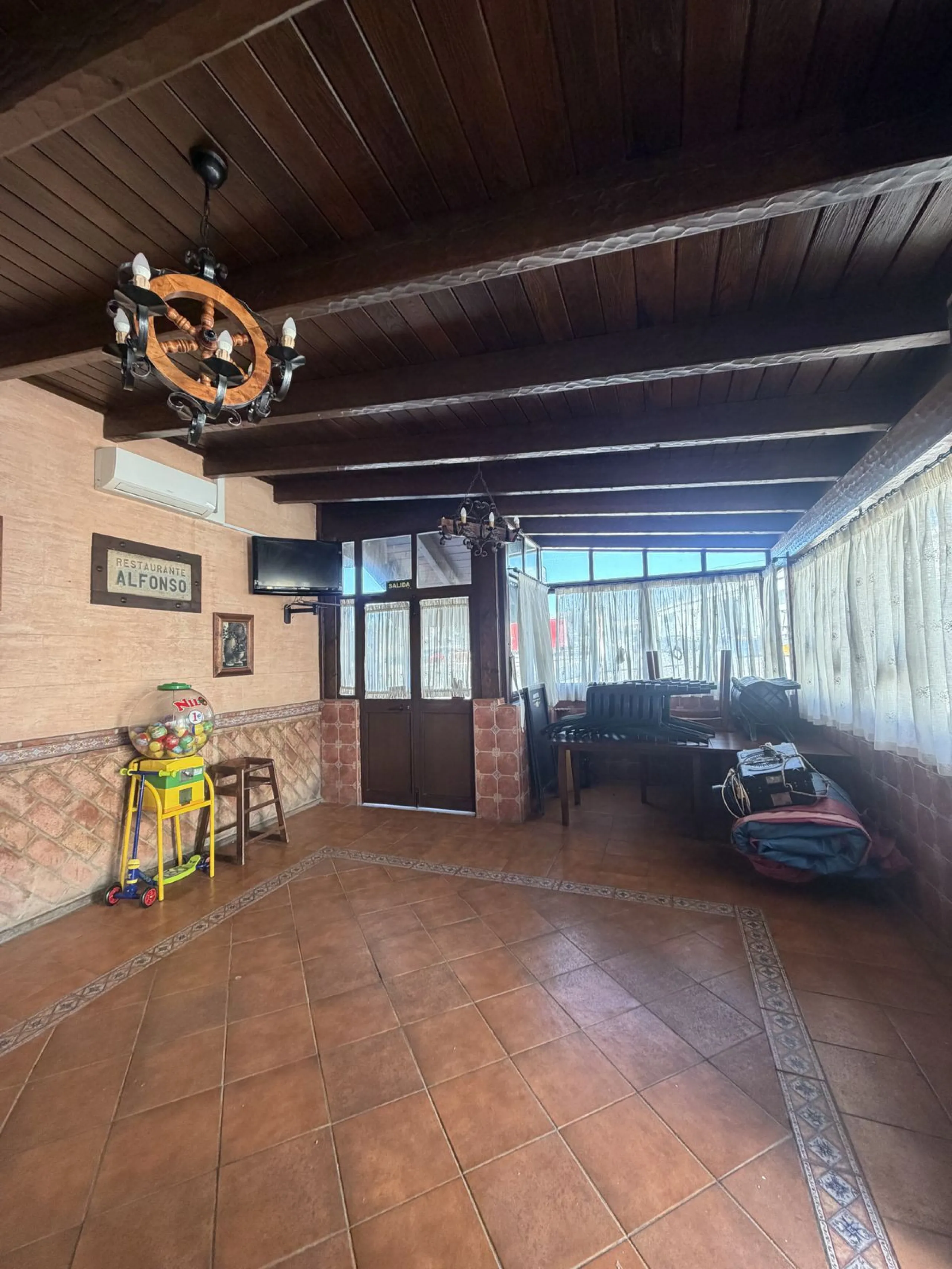 Beautiful and spacious restaurant in the heart of Estepona, currently located in one of the best commercial areas.