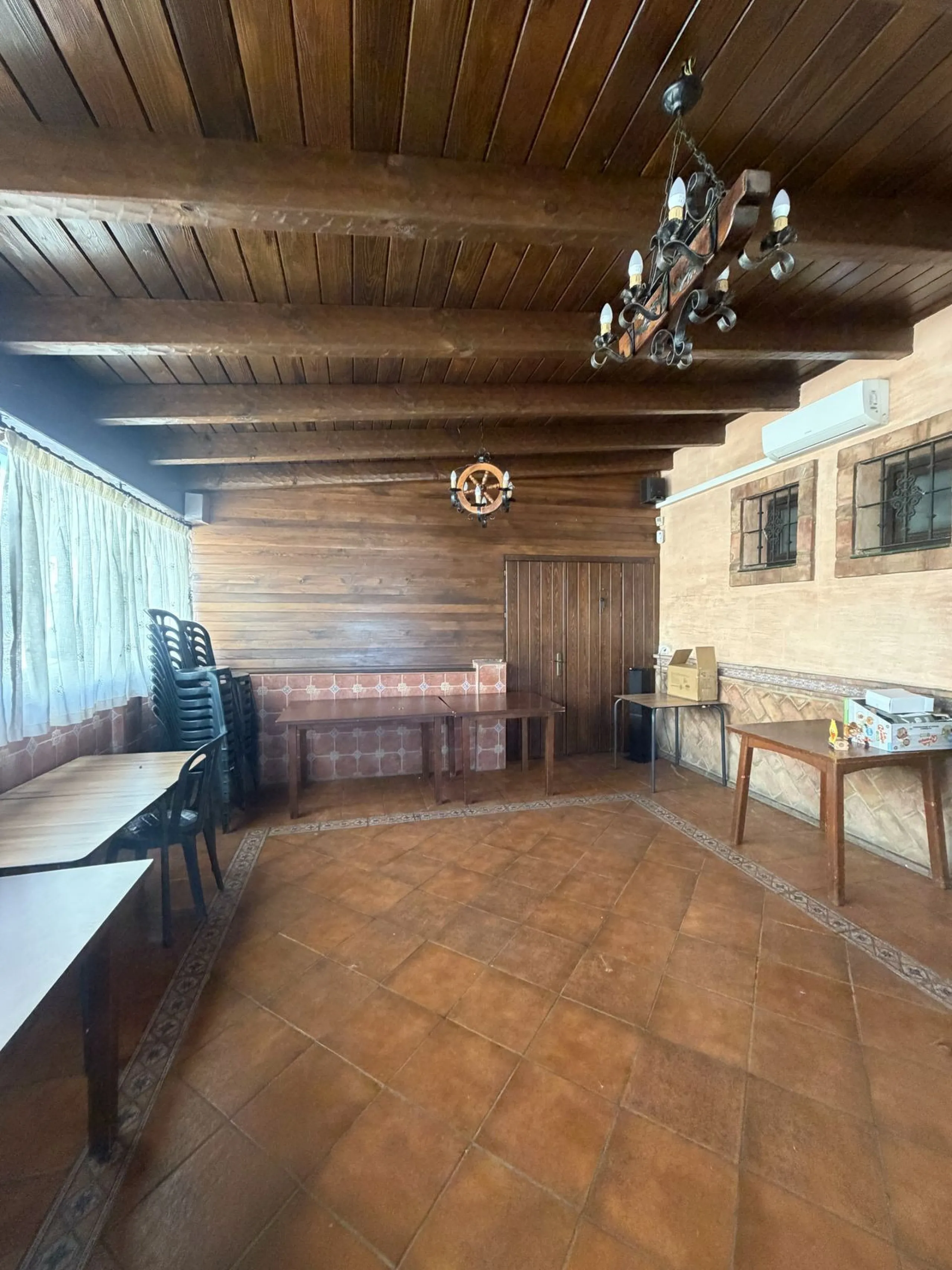 Beautiful and spacious restaurant in the heart of Estepona, currently located in one of the best commercial areas.