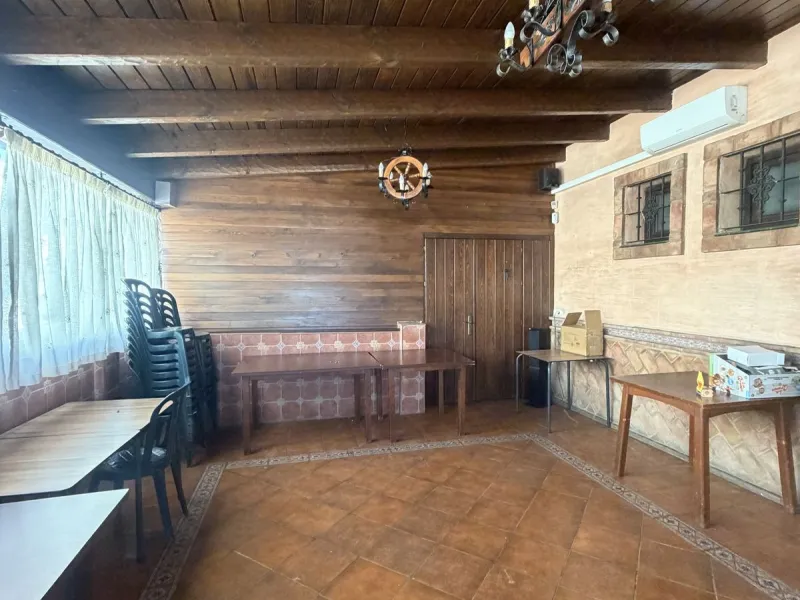 Beautiful and spacious restaurant in the heart of Estepona, currently located in one of the best commercial areas.