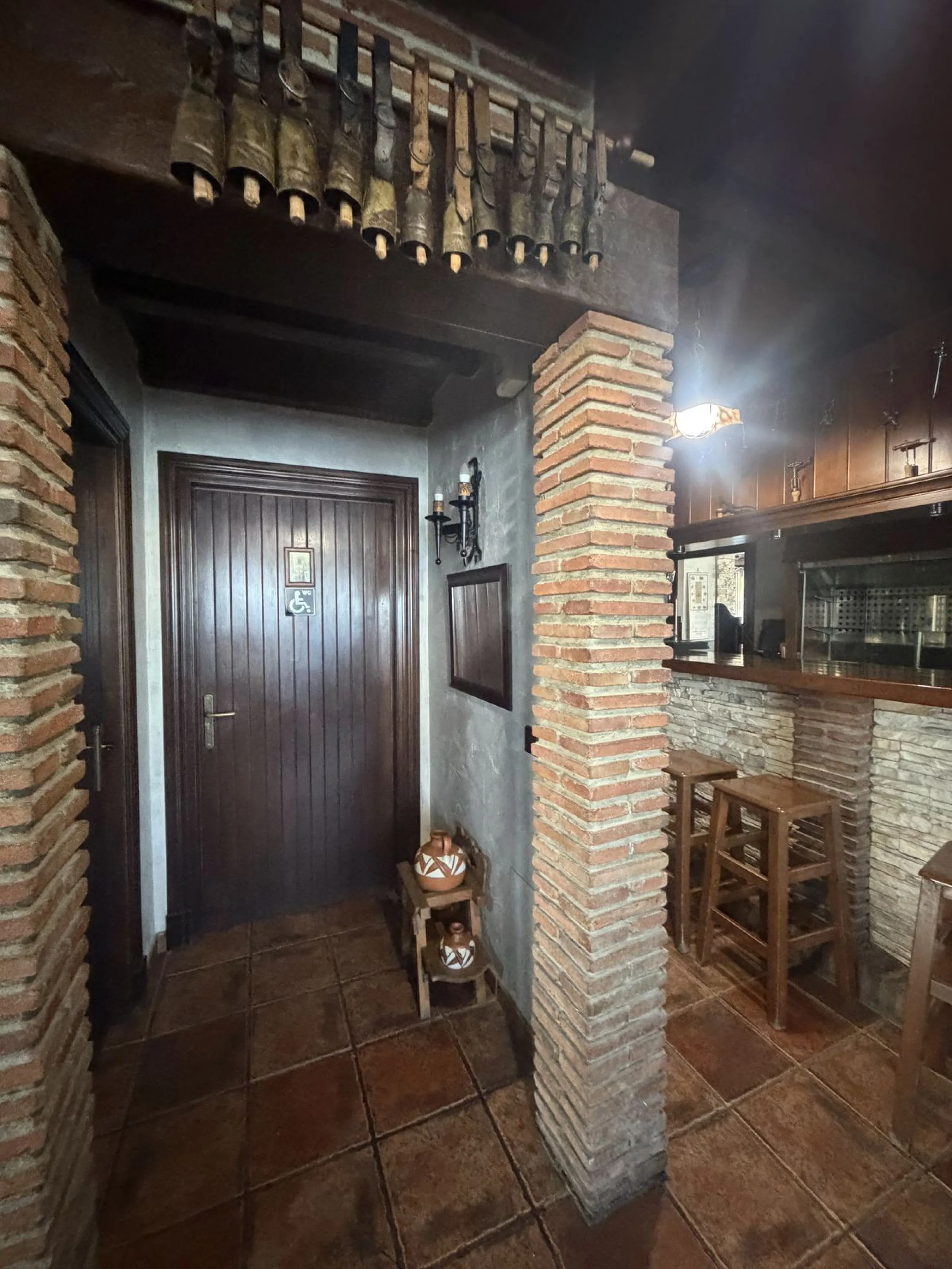 Beautiful and spacious restaurant in the heart of Estepona, currently located in one of the best commercial areas.
