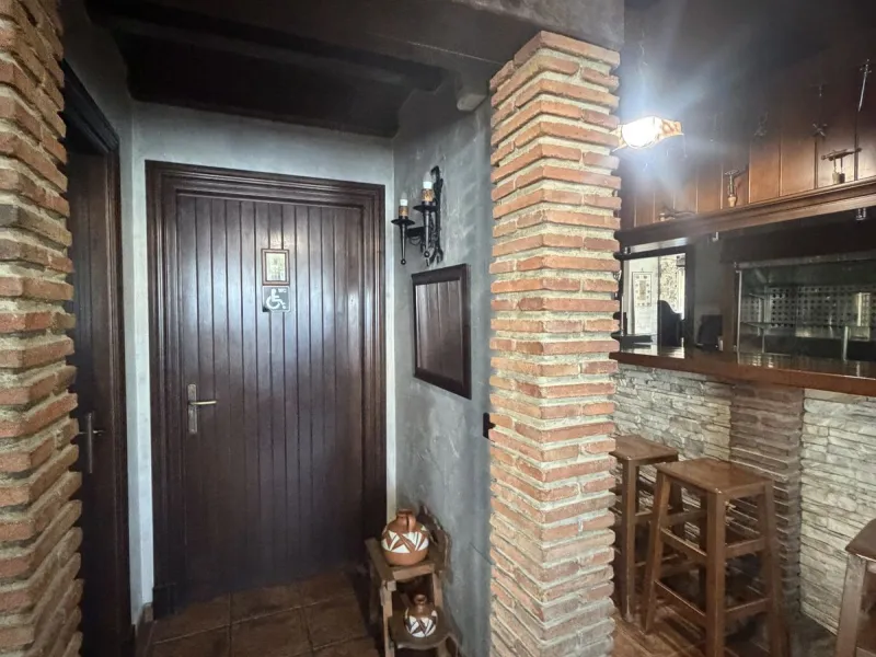 Beautiful and spacious restaurant in the heart of Estepona, currently located in one of the best commercial areas.