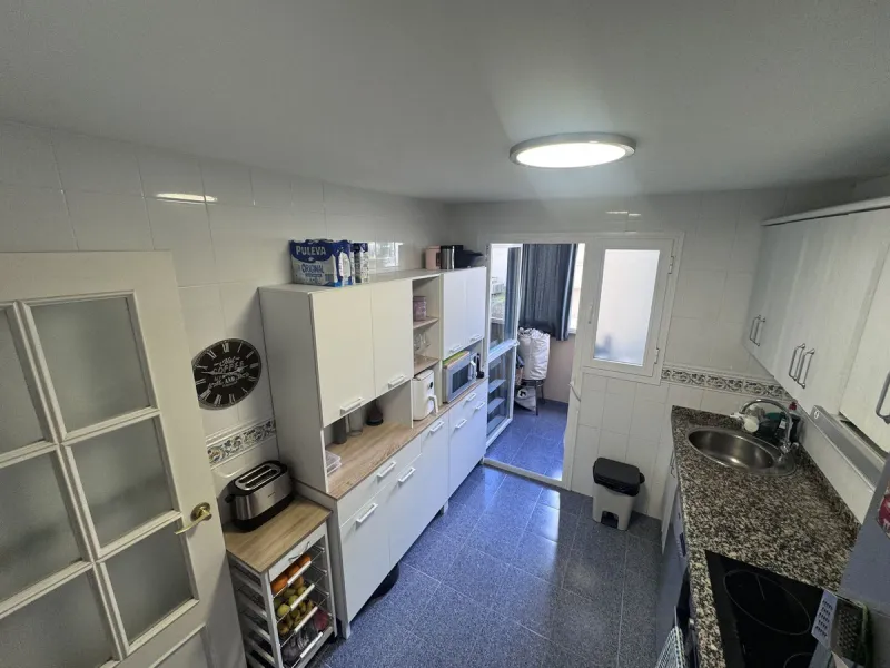 130 m² apartment located on Avenida Juan Carlos I, just 400 meters from the beach!