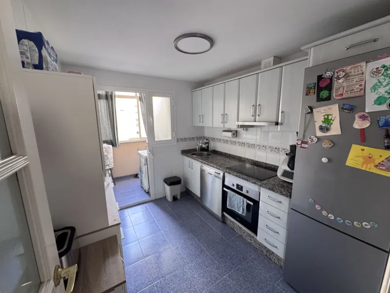 130 m² apartment located on Avenida Juan Carlos I, just 400 meters from the beach!