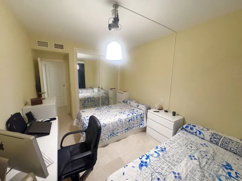 130 m² apartment located on Avenida Juan Carlos I, just 400 meters from the beach!