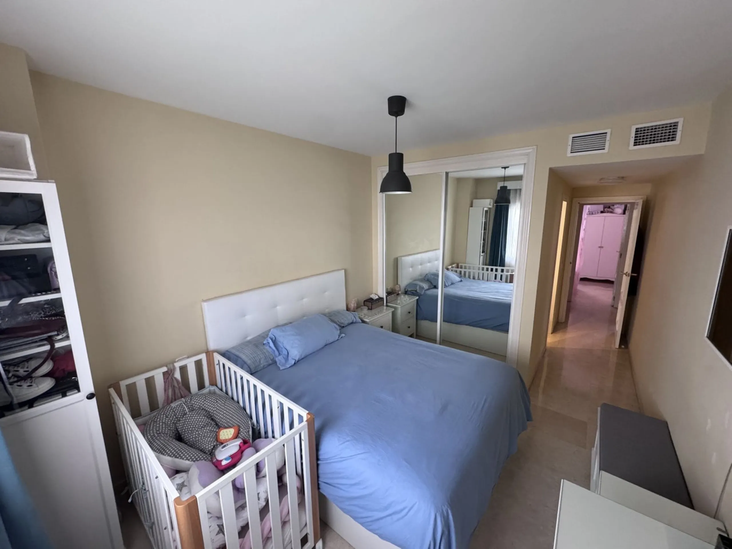 130 m² apartment located on Avenida Juan Carlos I, just 400 meters from the beach!