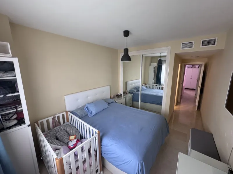 130 m² apartment located on Avenida Juan Carlos I, just 400 meters from the beach!