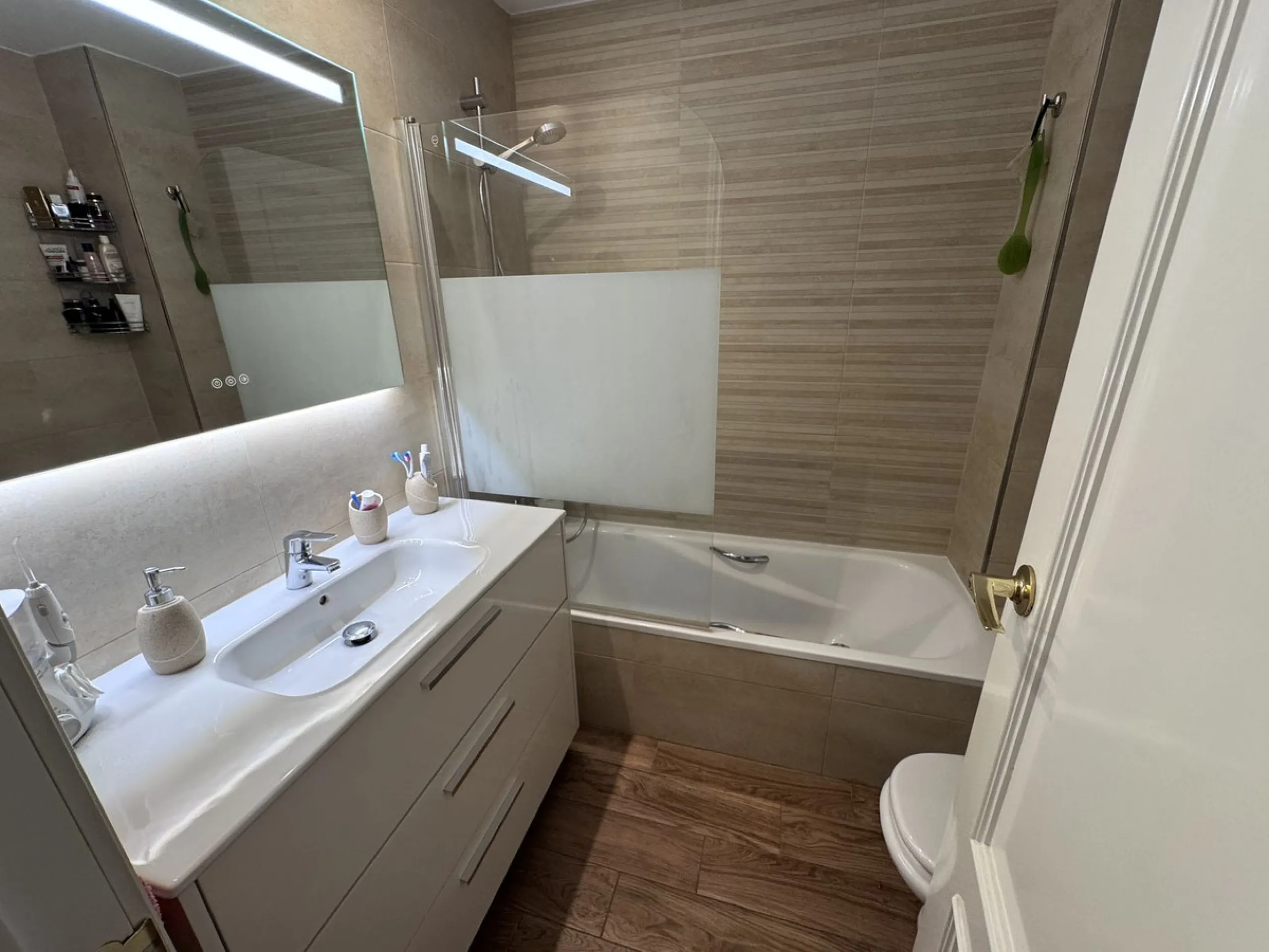 130 m² apartment located on Avenida Juan Carlos I, just 400 meters from the beach!