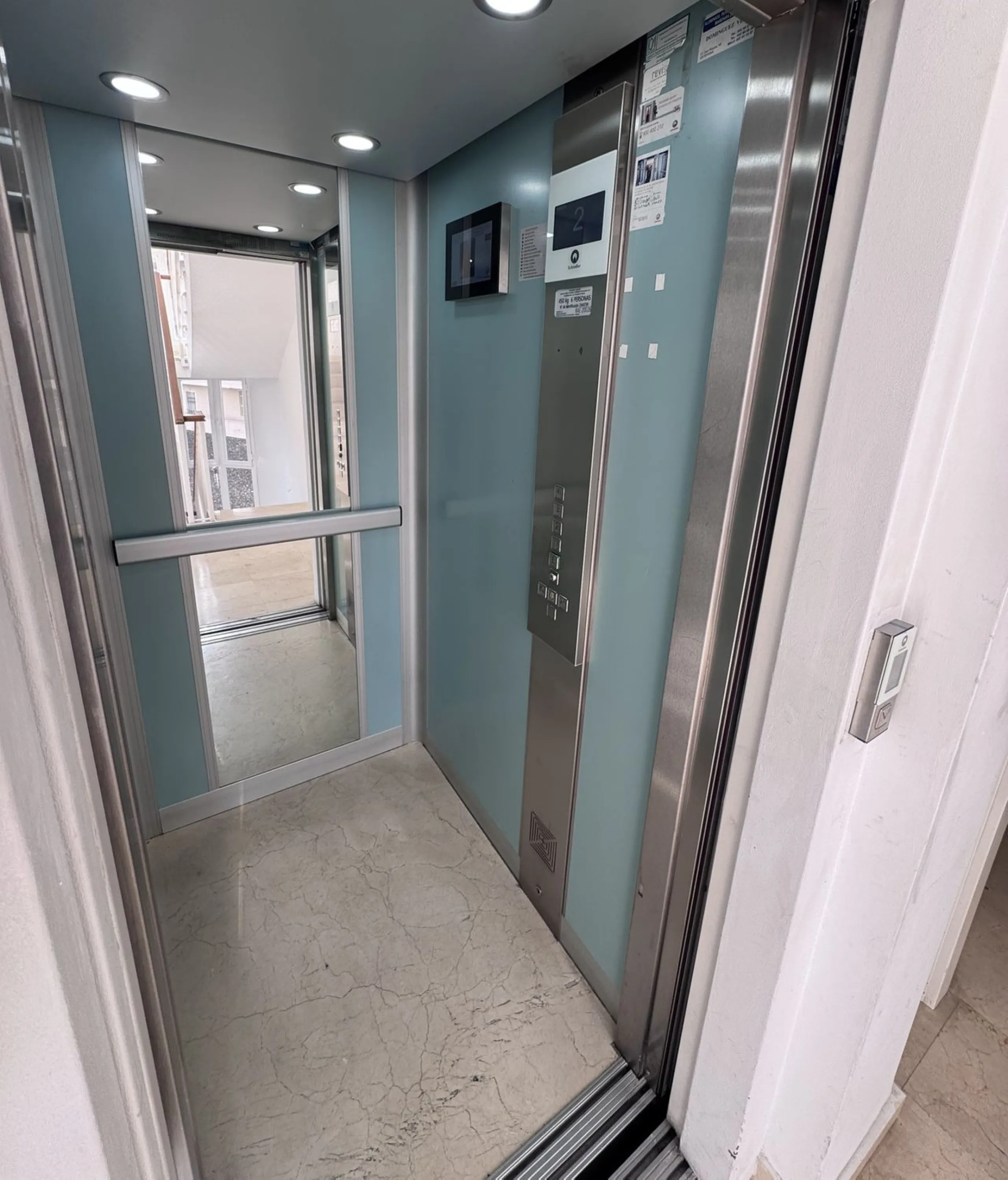 130 m² apartment located on Avenida Juan Carlos I, just 400 meters from the beach!