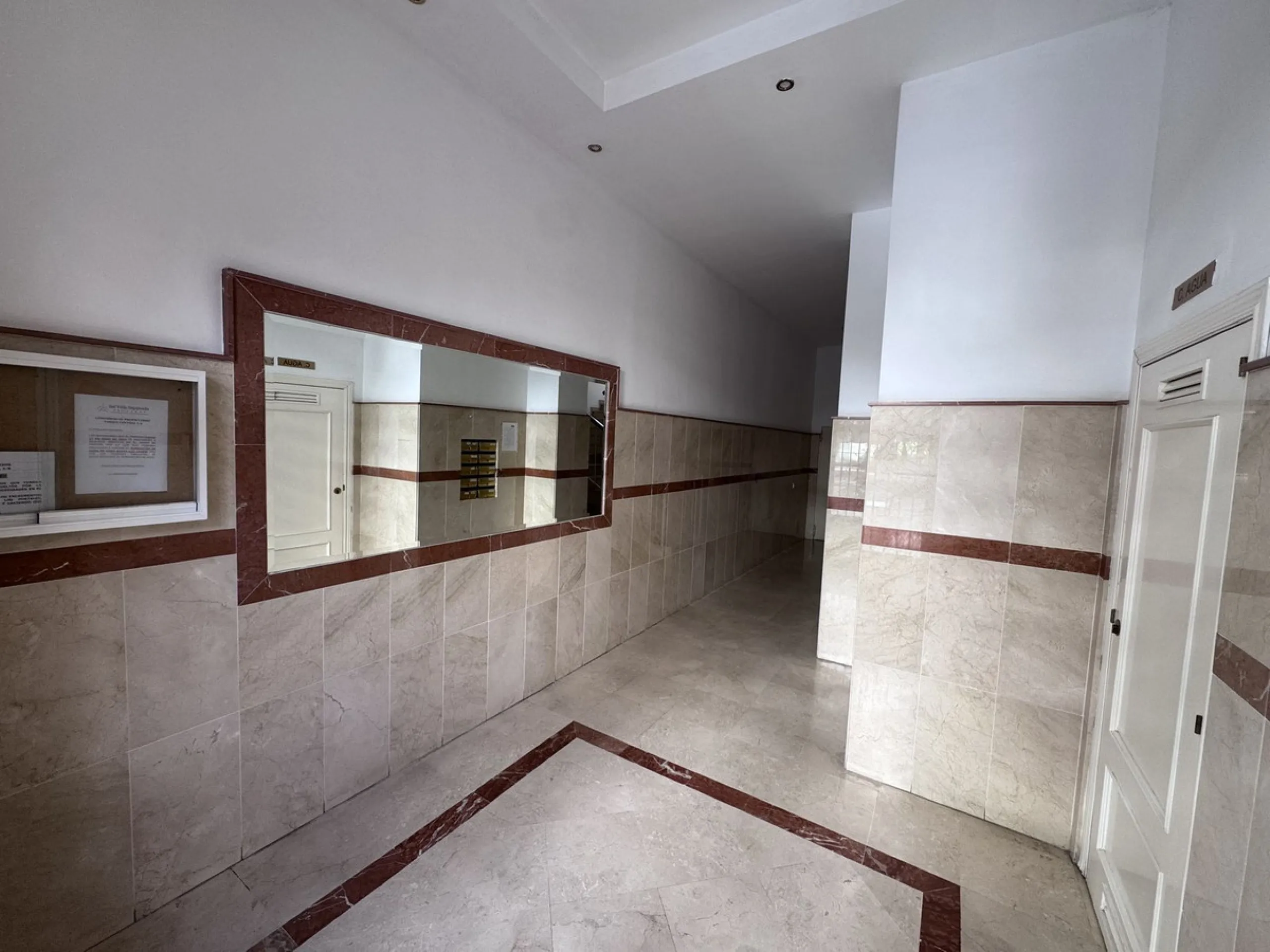 130 m² apartment located on Avenida Juan Carlos I, just 400 meters from the beach!