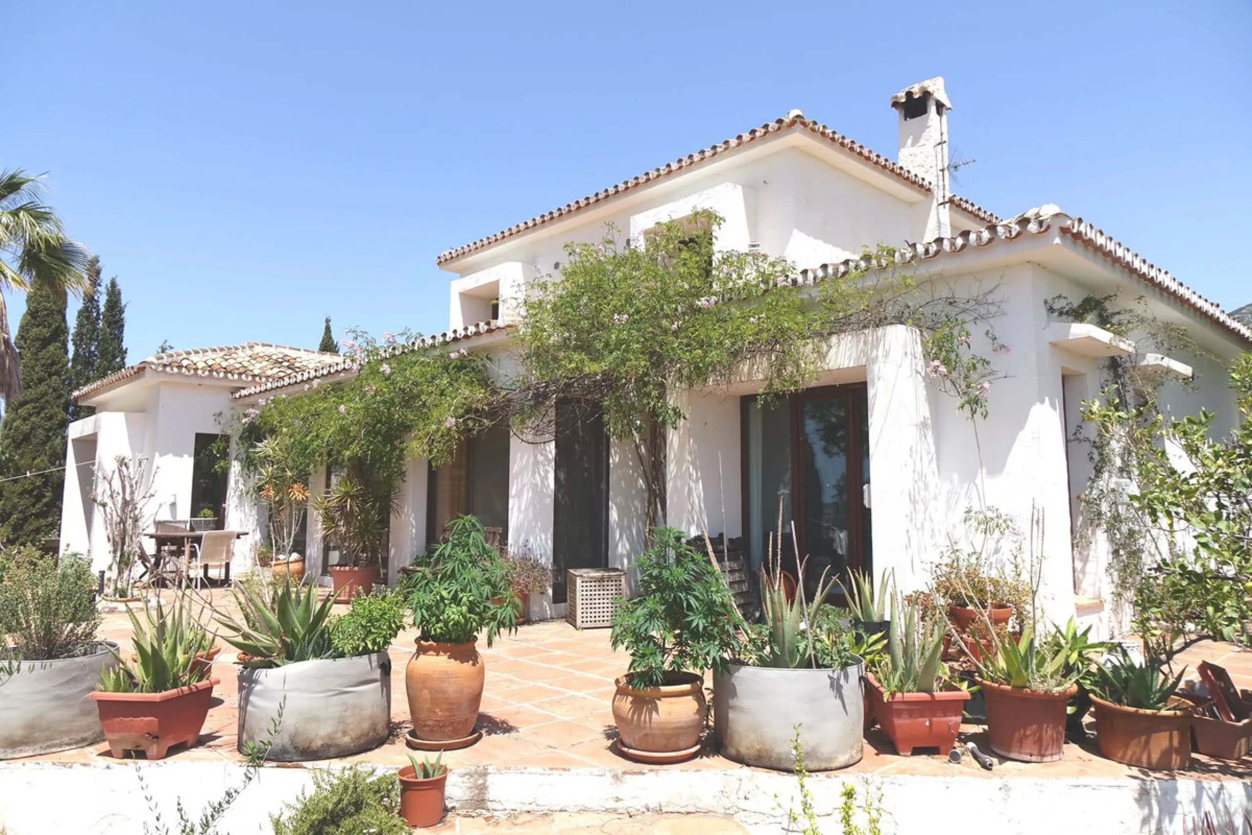 Finca set below the urbanisation of Valtocado in 4 hectares of private land.  The Finca is approximately 50 years old, but was fully reformed 15 years ago.