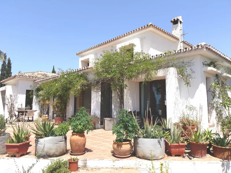 Finca set below the urbanisation of Valtocado in 4 hectares of private land.  The Finca is approximately 50 years old, but was fully reformed 15 years ago.