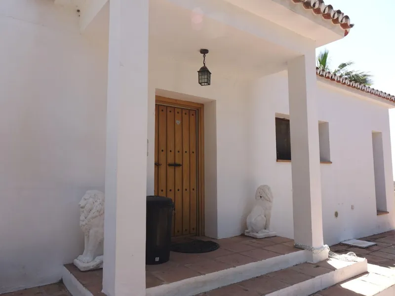 Finca set below the urbanisation of Valtocado in 4 hectares of private land.  The Finca is approximately 50 years old, but was fully reformed 15 years ago.
