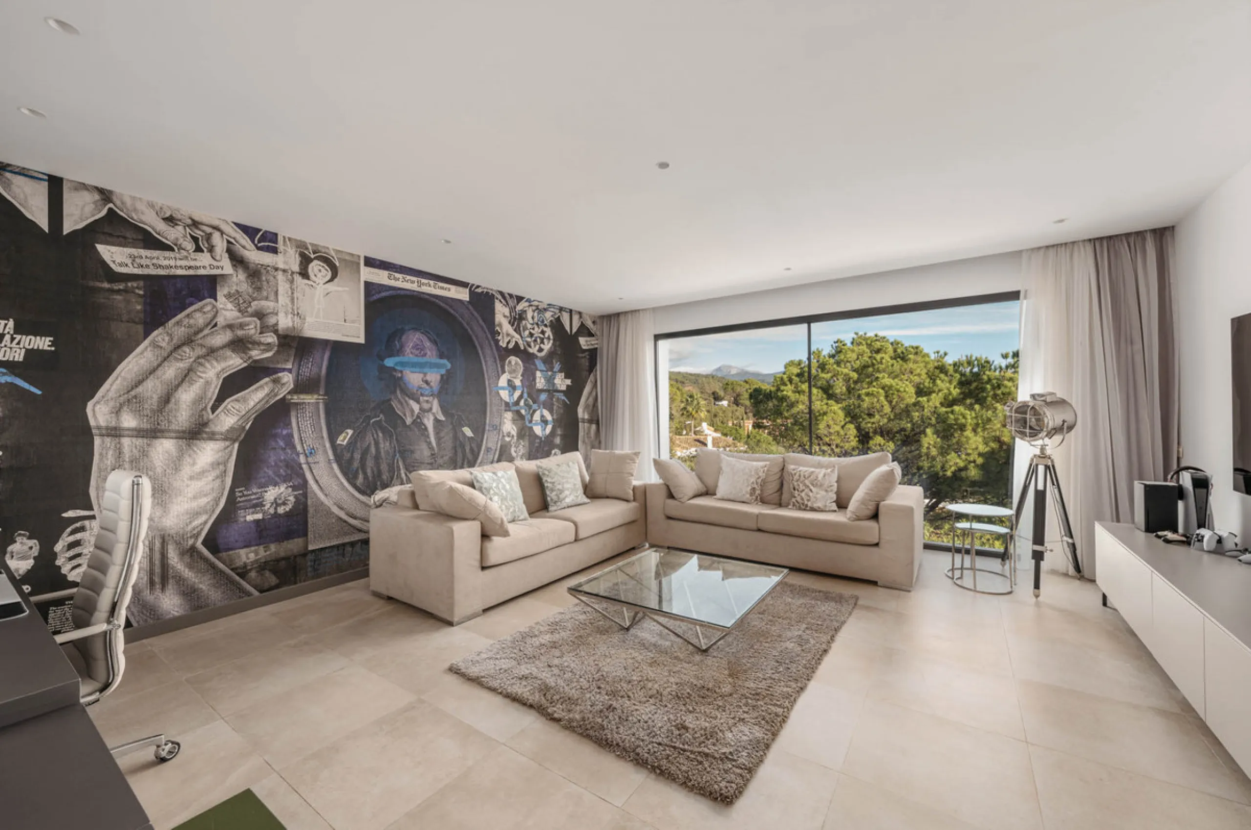 Designed by a distinguished architect, this villa is spread over two levels with an impressive built area. It features five luxurious bedrooms, each with its ensuite bathroom, an additional guest toilet, and a guest apartment that matches the main villa's