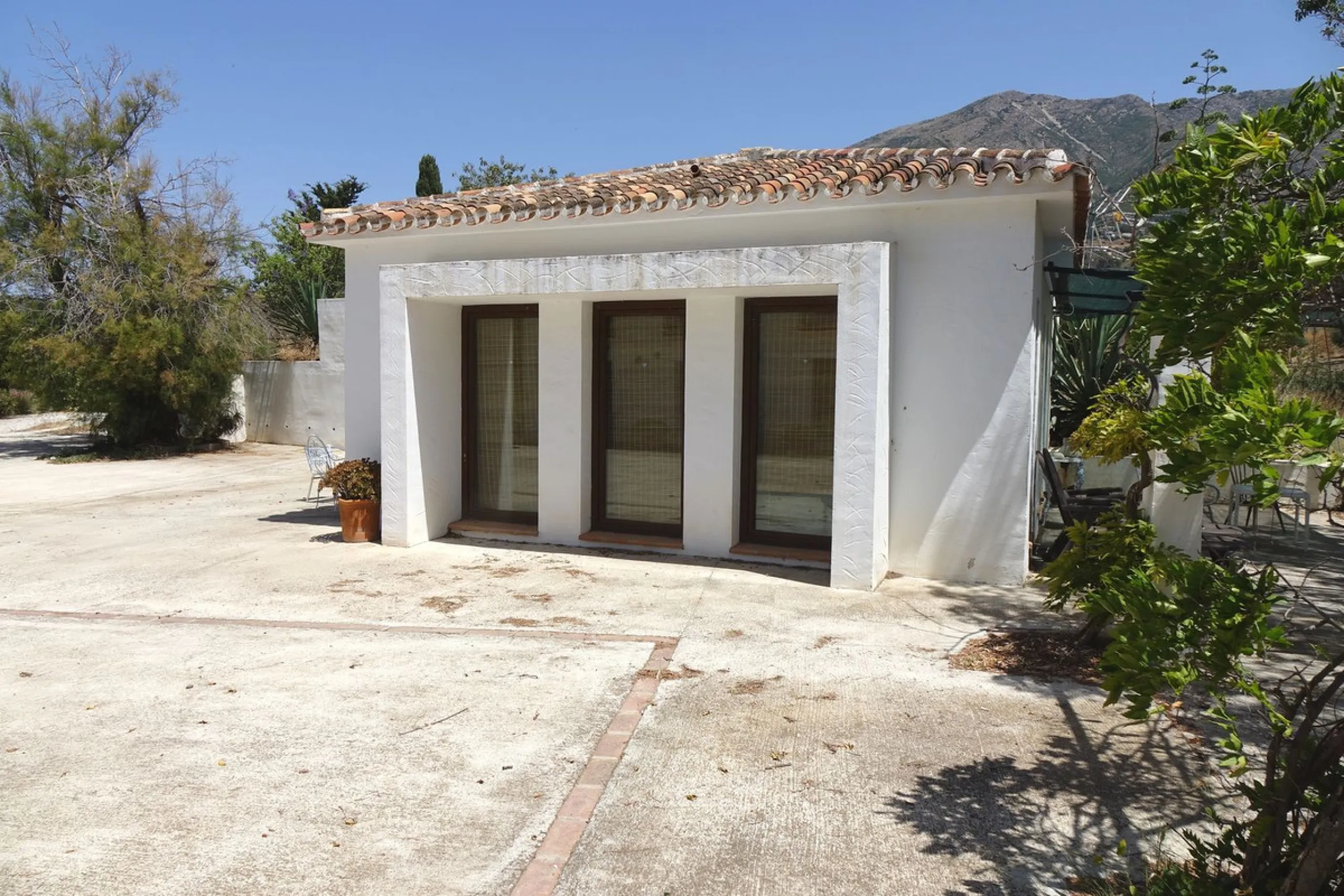 Finca set below the urbanisation of Valtocado in 4 hectares of private land.  The Finca is approximately 50 years old, but was fully reformed 15 years ago.