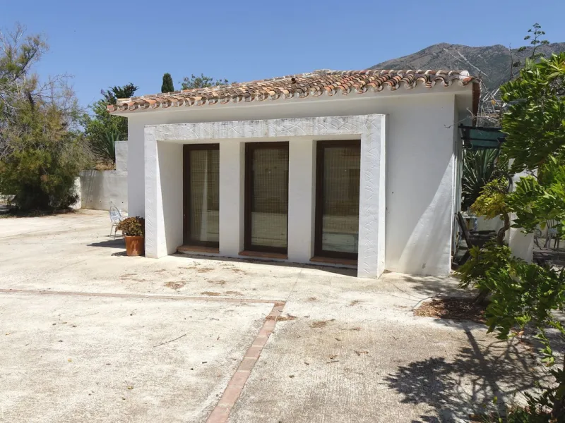 Finca set below the urbanisation of Valtocado in 4 hectares of private land.  The Finca is approximately 50 years old, but was fully reformed 15 years ago.