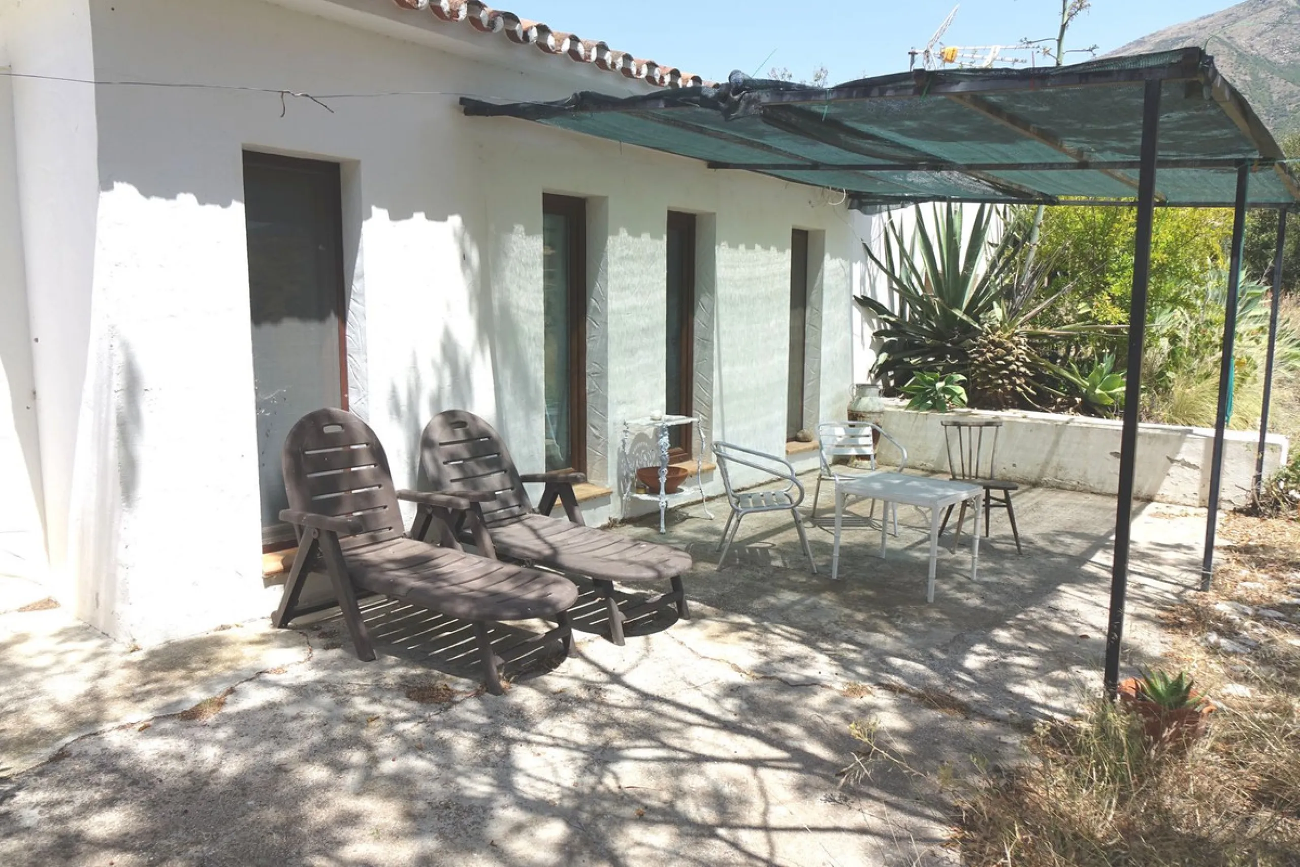 Finca set below the urbanisation of Valtocado in 4 hectares of private land.  The Finca is approximately 50 years old, but was fully reformed 15 years ago.