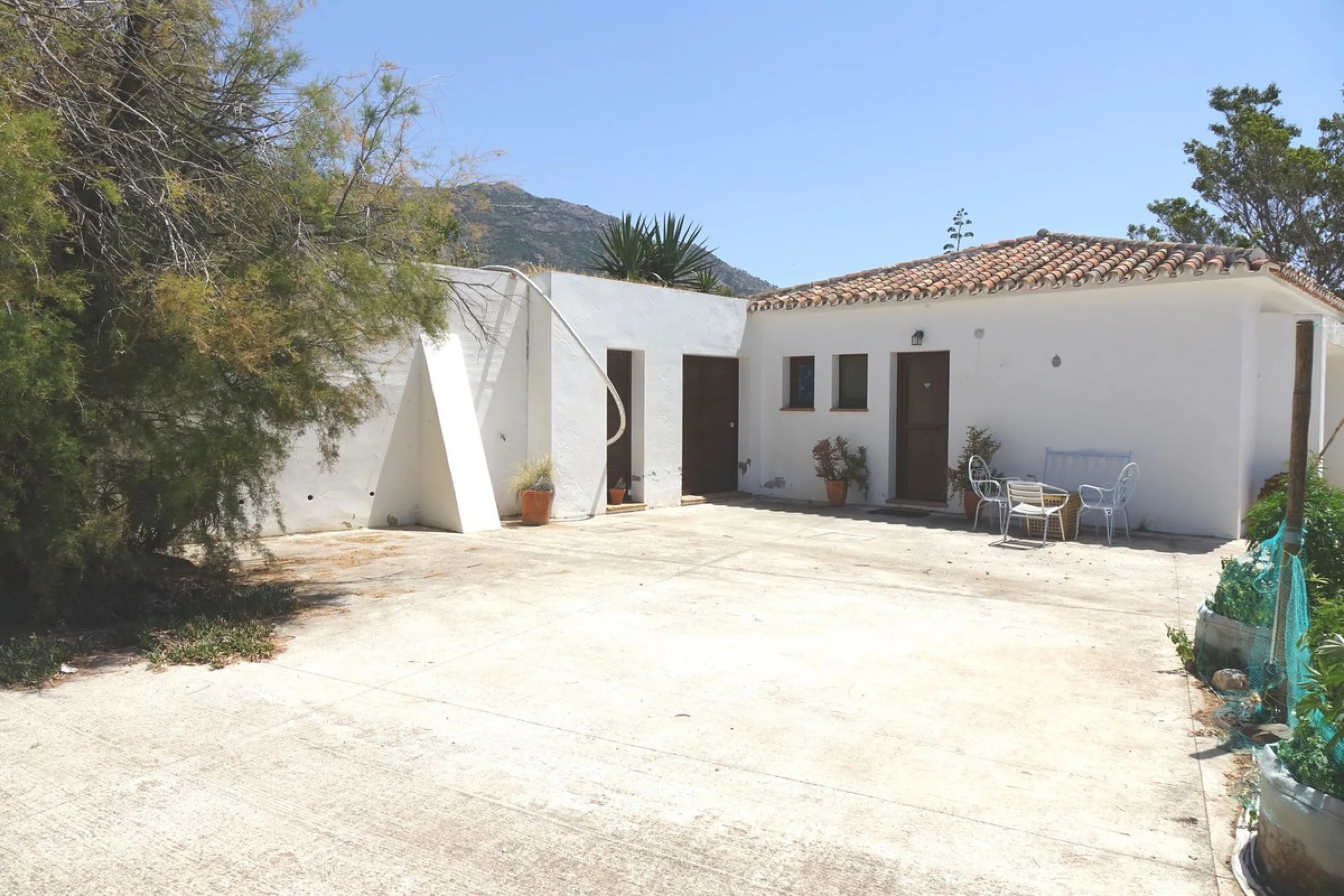 Finca set below the urbanisation of Valtocado in 4 hectares of private land.  The Finca is approximately 50 years old, but was fully reformed 15 years ago.