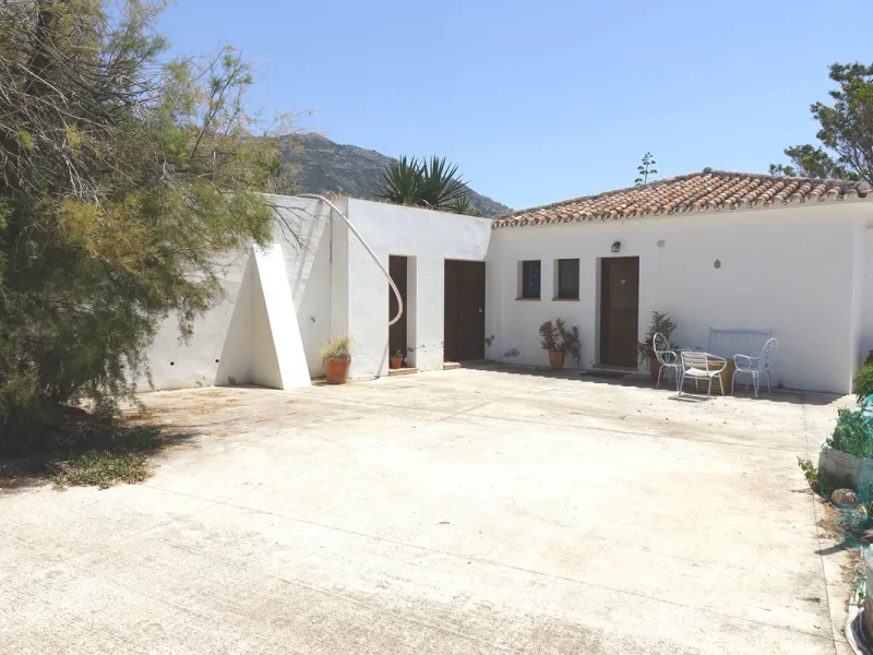 Finca set below the urbanisation of Valtocado in 4 hectares of private land.  The Finca is approximately 50 years old, but was fully reformed 15 years ago.