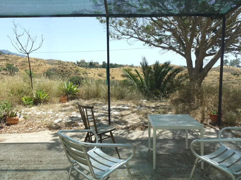 Finca set below the urbanisation of Valtocado in 4 hectares of private land.  The Finca is approximately 50 years old, but was fully reformed 15 years ago.