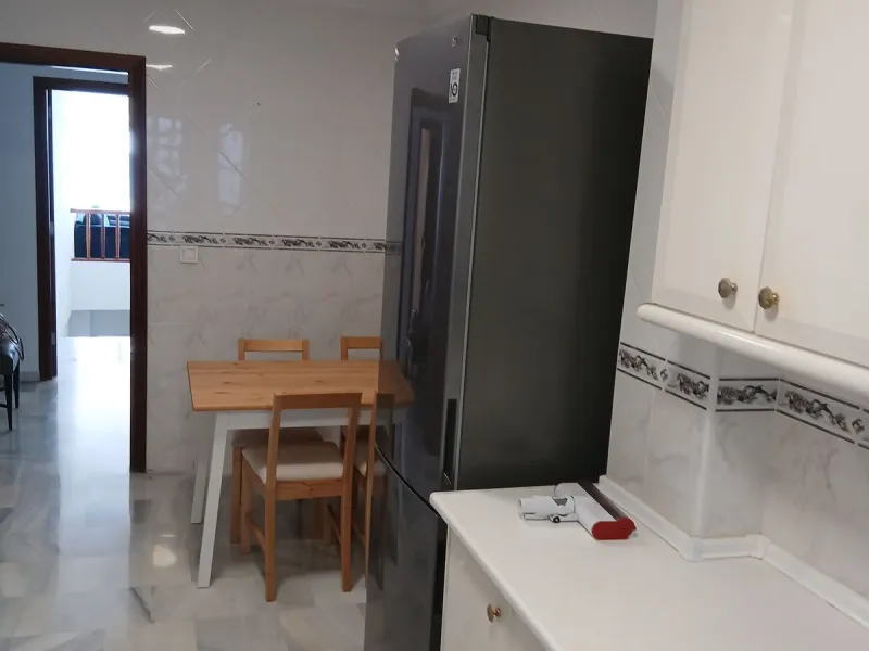 A large and spacious duplex apartment situated on the beachfront to the west of Estepona, offering direct access to the beach.  Comprising of 5 bedrooms and 4 bathrooms over 2 floors. On the upper floor, there are 2 bedrooms and 2 bathrooms, (Master bedro