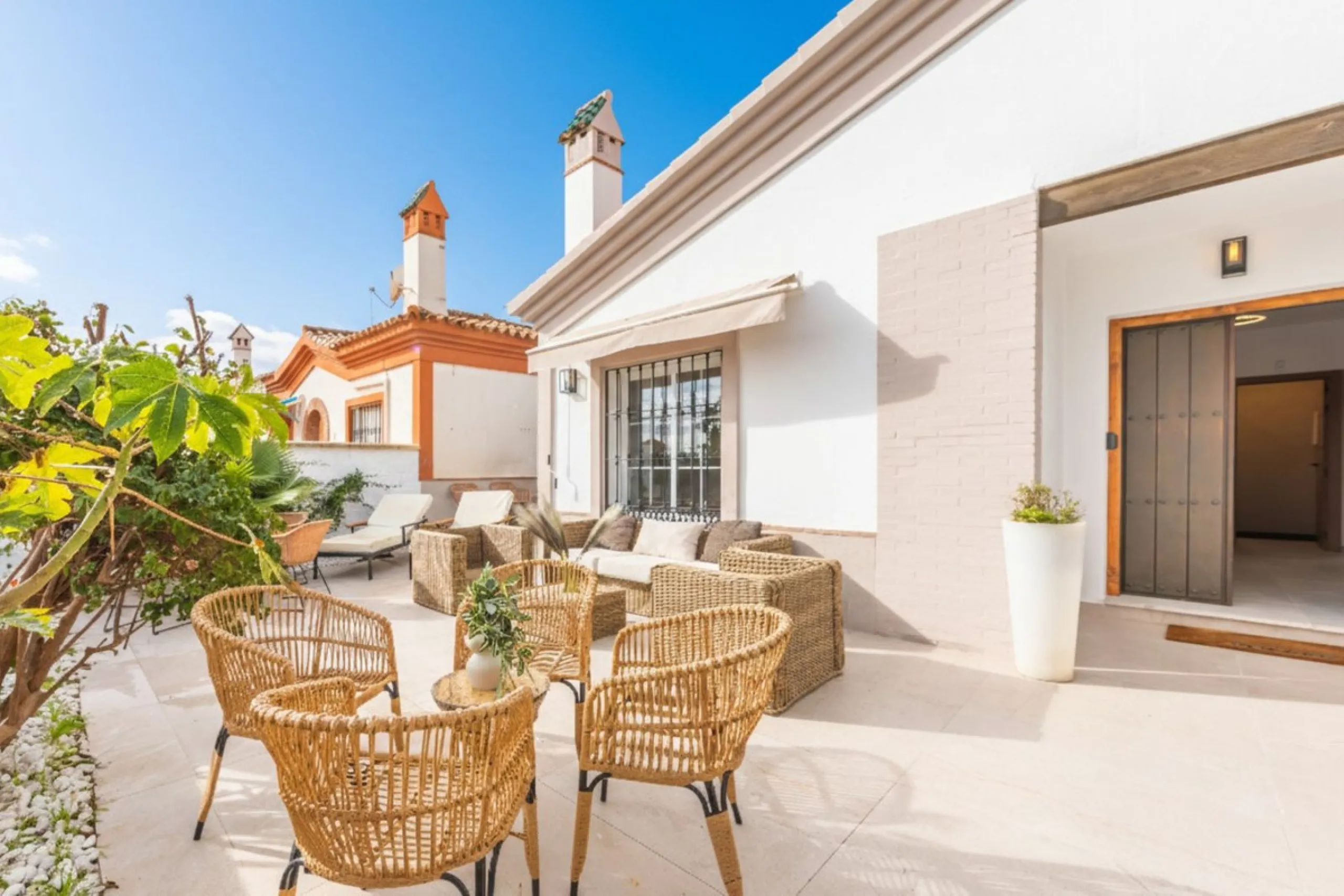 WONDERFUL RENOVATED HOUSE WITH SEA VIEWS, LA DUQUESA