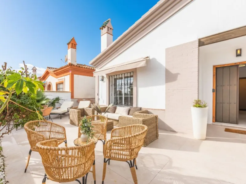 WONDERFUL RENOVATED HOUSE WITH SEA VIEWS, LA DUQUESA