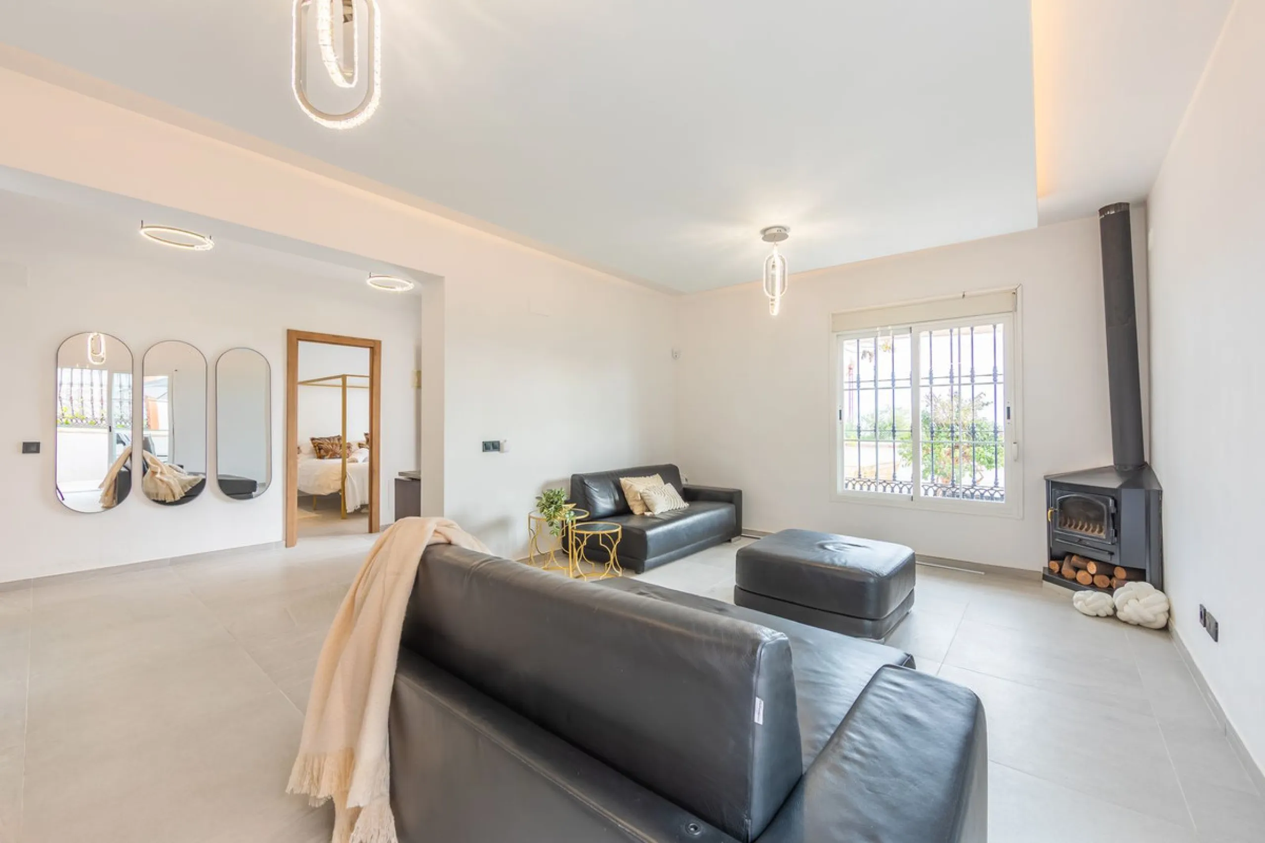 WONDERFUL RENOVATED HOUSE WITH SEA VIEWS, LA DUQUESA