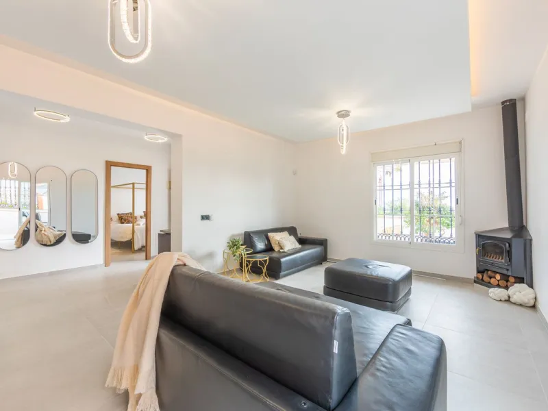 WONDERFUL RENOVATED HOUSE WITH SEA VIEWS, LA DUQUESA
