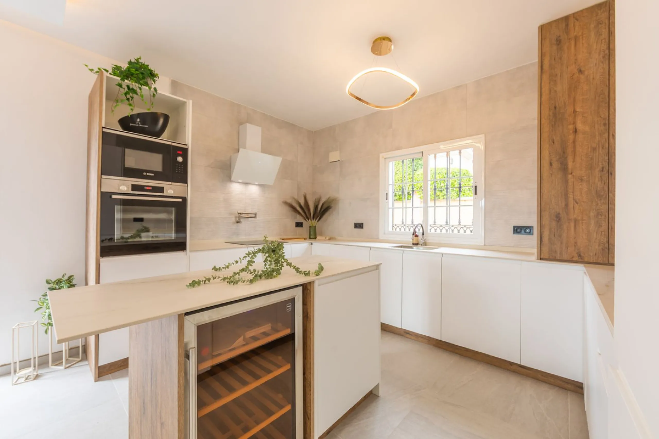 WONDERFUL RENOVATED HOUSE WITH SEA VIEWS, LA DUQUESA