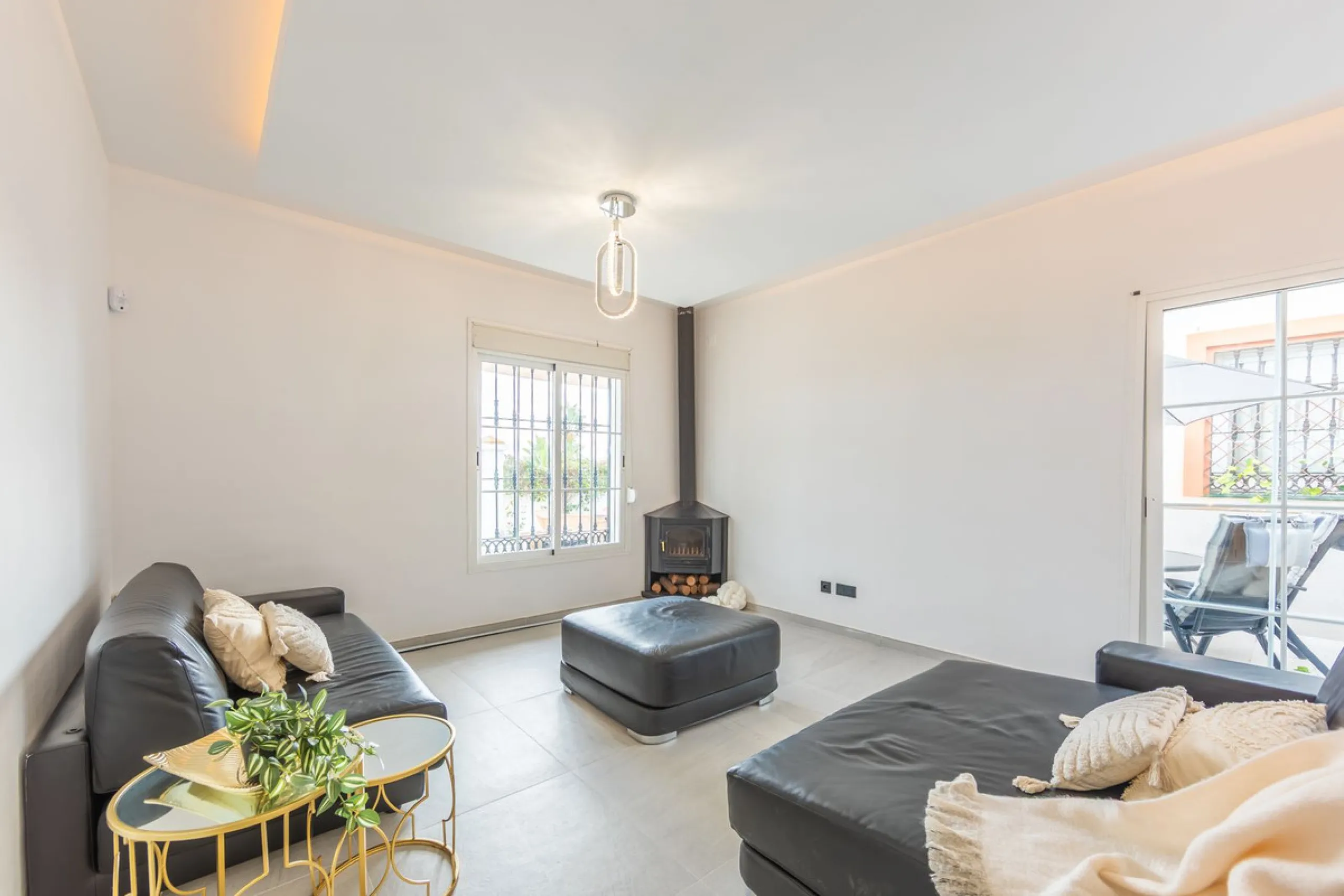 WONDERFUL RENOVATED HOUSE WITH SEA VIEWS, LA DUQUESA