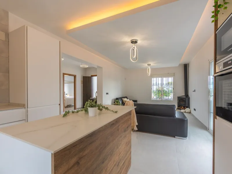 WONDERFUL RENOVATED HOUSE WITH SEA VIEWS, LA DUQUESA