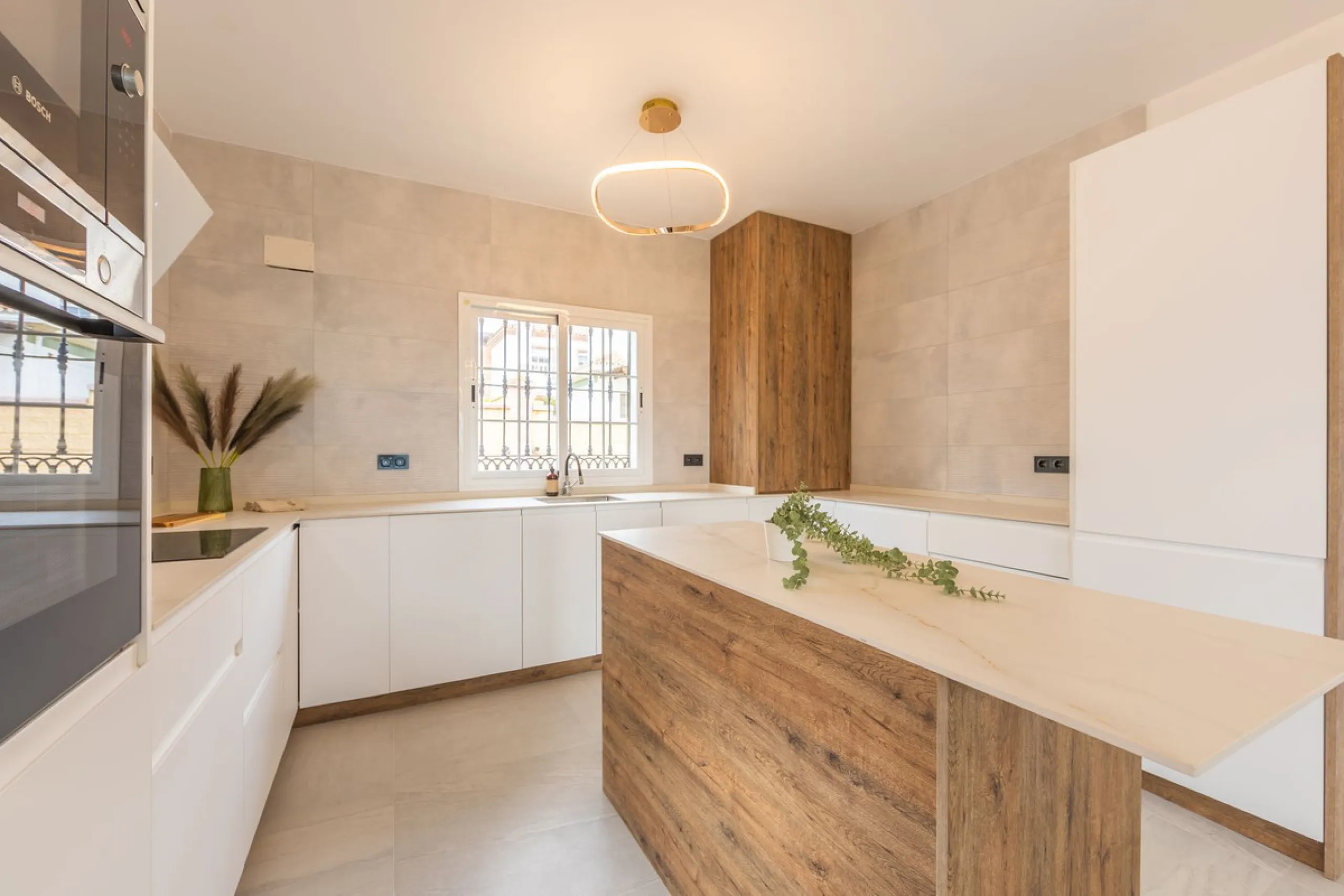 WONDERFUL RENOVATED HOUSE WITH SEA VIEWS, LA DUQUESA