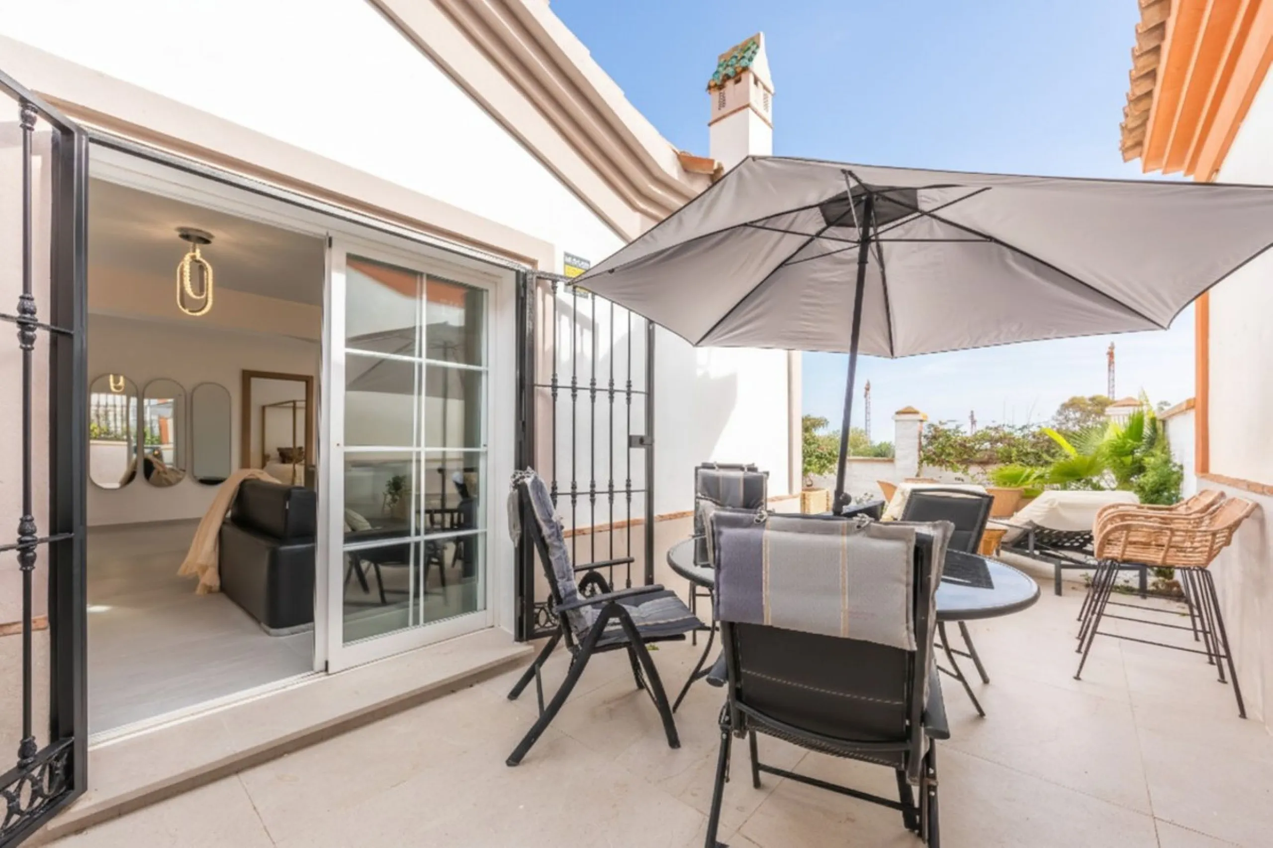 WONDERFUL RENOVATED HOUSE WITH SEA VIEWS, LA DUQUESA