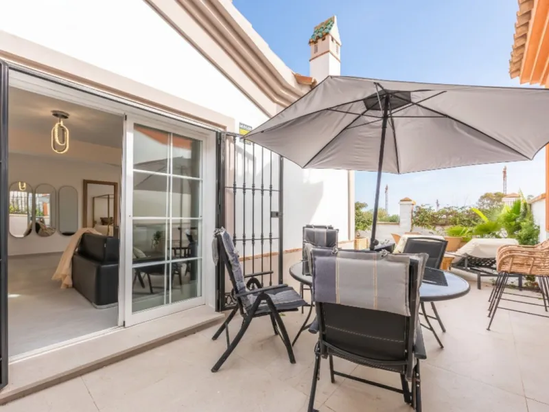 WONDERFUL RENOVATED HOUSE WITH SEA VIEWS, LA DUQUESA