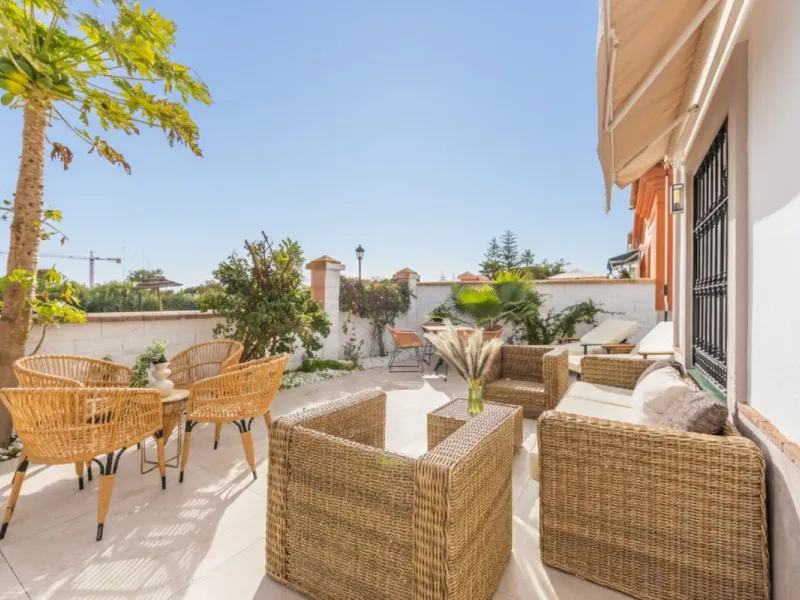 WONDERFUL RENOVATED HOUSE WITH SEA VIEWS, LA DUQUESA