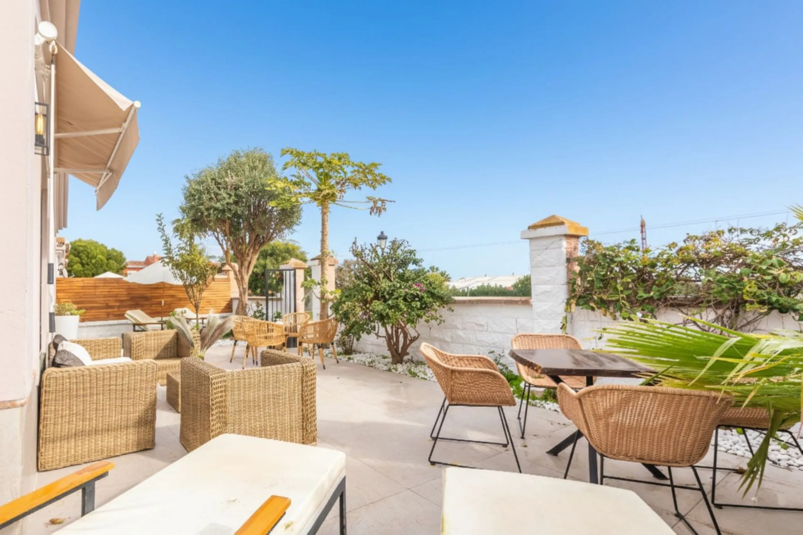 WONDERFUL RENOVATED HOUSE WITH SEA VIEWS, LA DUQUESA