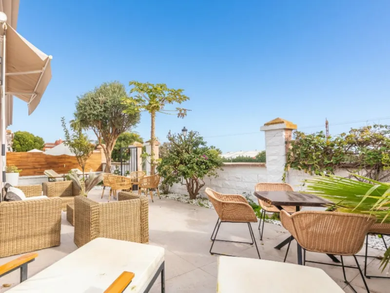 WONDERFUL RENOVATED HOUSE WITH SEA VIEWS, LA DUQUESA