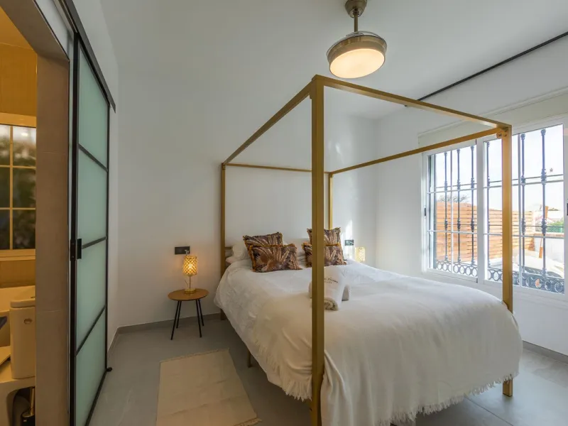 WONDERFUL RENOVATED HOUSE WITH SEA VIEWS, LA DUQUESA