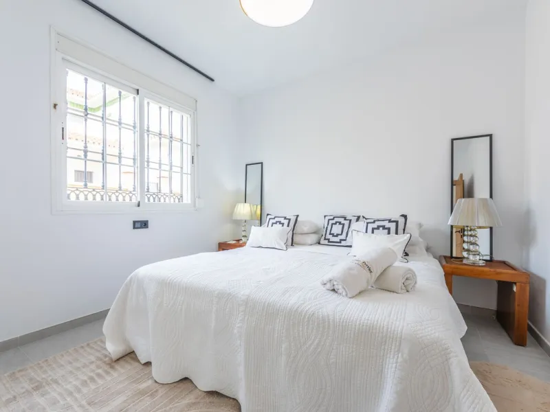 WONDERFUL RENOVATED HOUSE WITH SEA VIEWS, LA DUQUESA