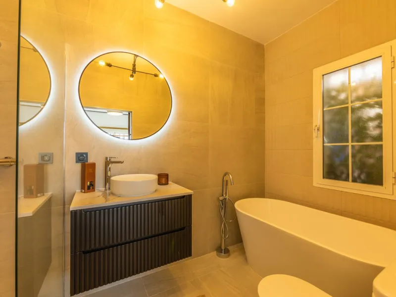 WONDERFUL RENOVATED HOUSE WITH SEA VIEWS, LA DUQUESA