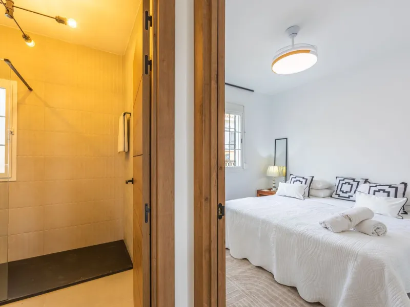 WONDERFUL RENOVATED HOUSE WITH SEA VIEWS, LA DUQUESA