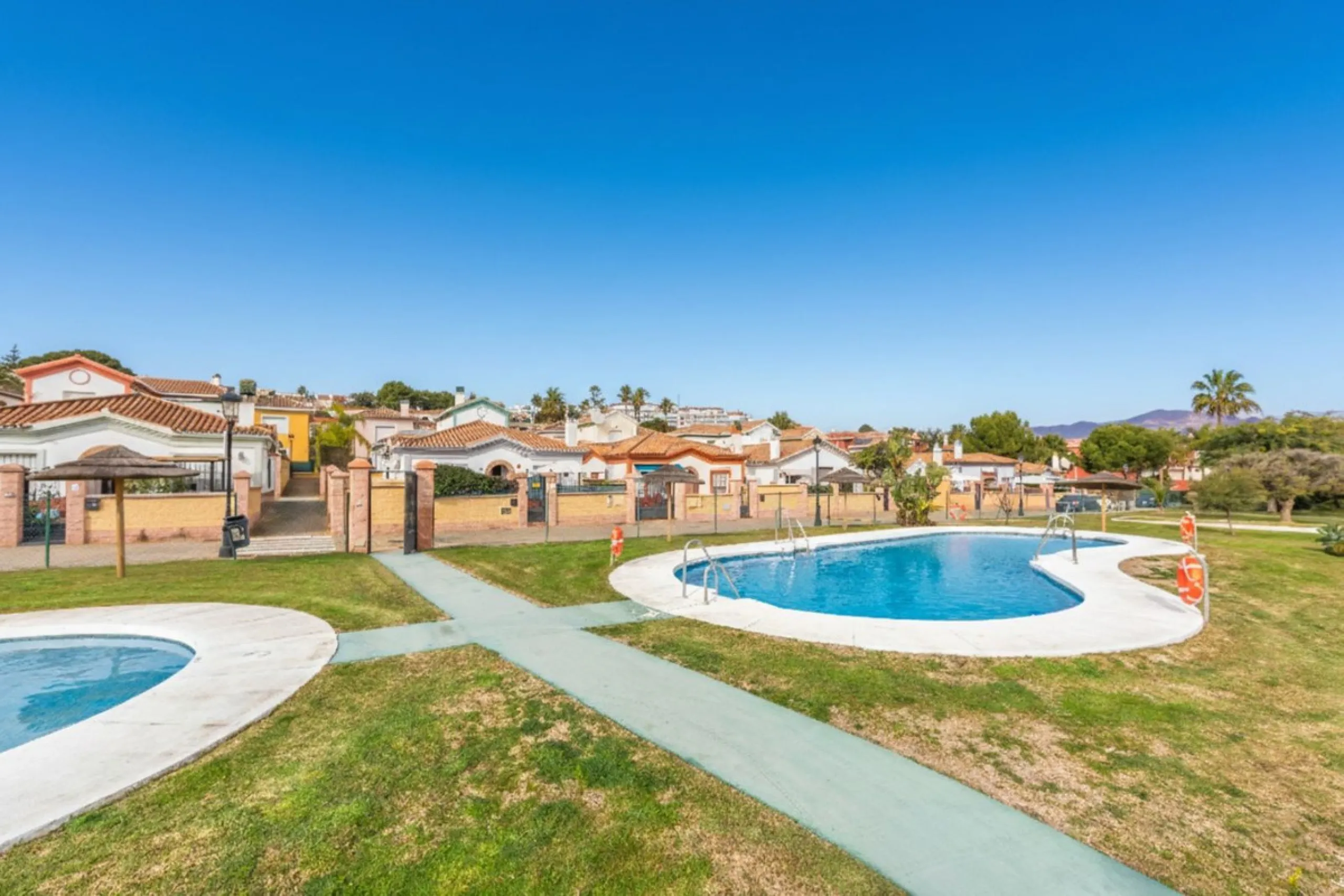 WONDERFUL RENOVATED HOUSE WITH SEA VIEWS, LA DUQUESA