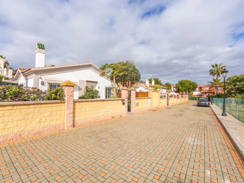 WONDERFUL RENOVATED HOUSE WITH SEA VIEWS, LA DUQUESA