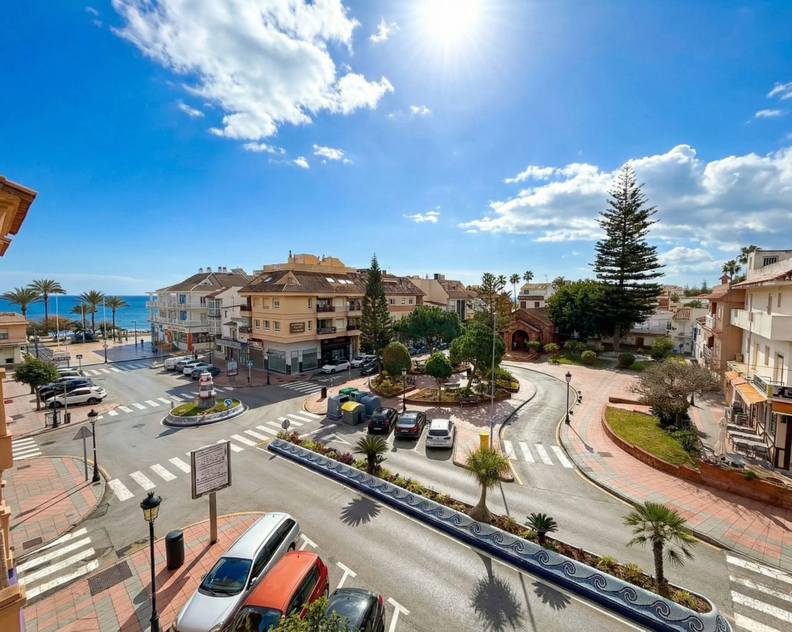 Apartment - Middle Floor Apartment в продаже в Manilva, Málaga. В доме 4 спален и 2 ванных комнат. Площадь дома 145 м²