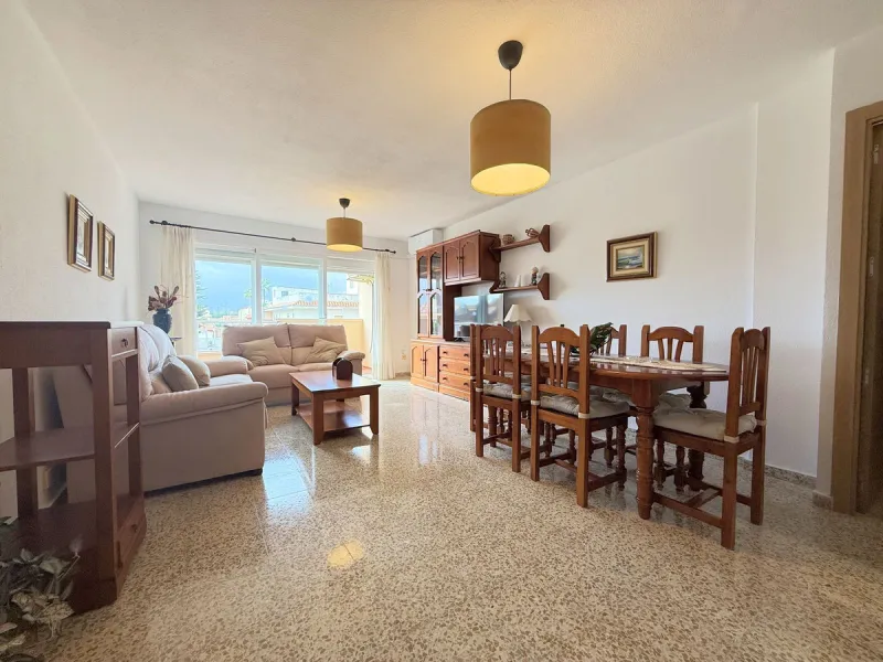 Apartment - Middle Floor Apartment в продаже в Manilva, Málaga. В доме 4 спален и 2 ванных комнат. Площадь дома 145 м²