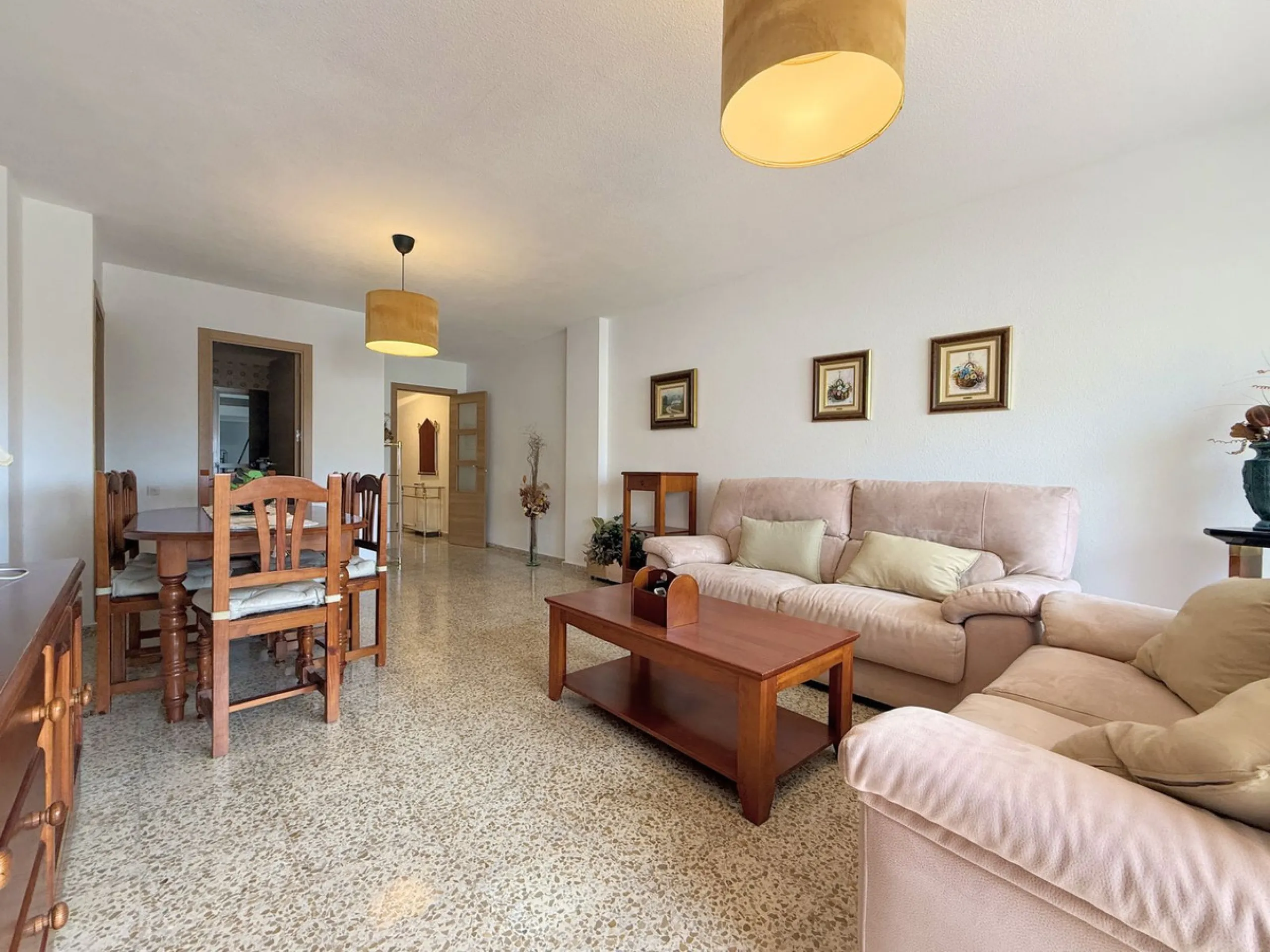 Apartment - Middle Floor Apartment в продаже в Manilva, Málaga. В доме 4 спален и 2 ванных комнат. Площадь дома 145 м²